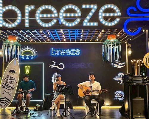 Breeze Cafe & Bistro