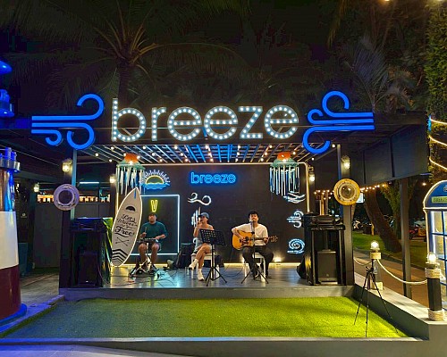 Breeze Cafe & Bistro