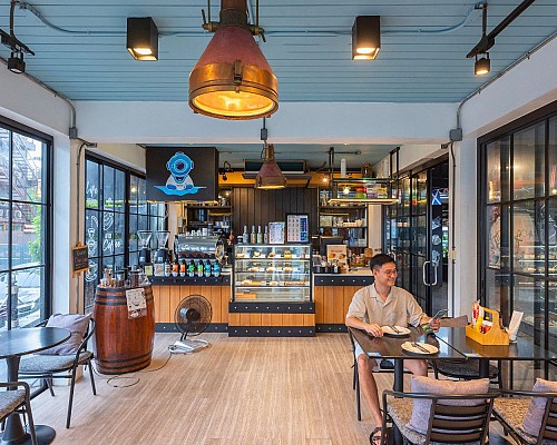 Breeze Cafe & Bistro